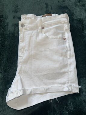 American Eagle White High-Waisted Raw Hem Denim Shorts - Size 16